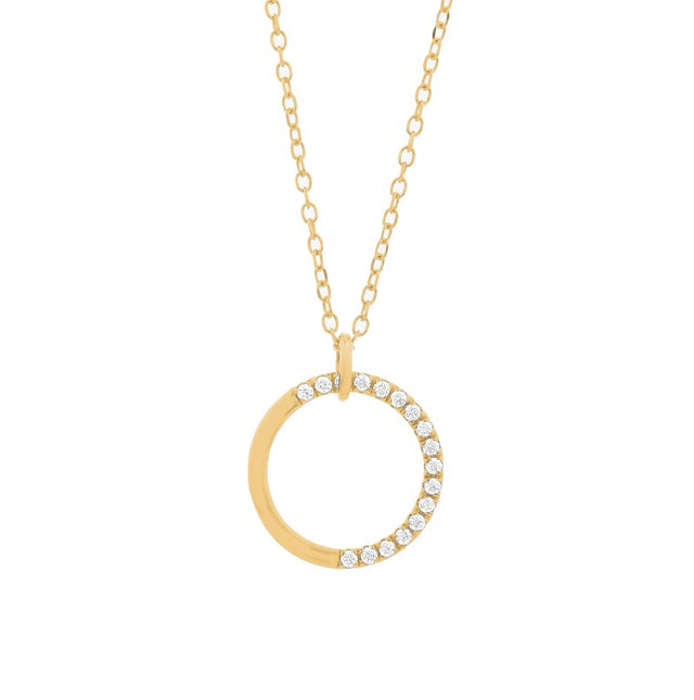 Diamond circle pendant in 14K gold on white background – elegant fine jewelry featuring a circular pendant adorned with sparkling diamonds set in yellow gold.